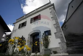 Matulji,dvije starine- kuće stanovanja s zemljištem, Matulji, Famiglia