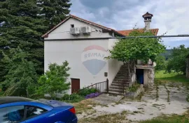 Istra, Pazin, kuća zajedno sa starinom, velikom okućnicom od 1750 m2,  te predivnim pogledom, Pazin, Σπίτι