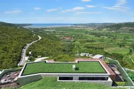 Buje, Kaštel kombinacija građevinskog i poljoprivrednog zemljište sa pogledom na more, Buje, Земля