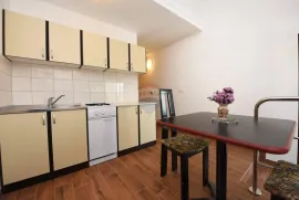 Funtana, apartmanska kuća na samo 100 metara od mora, Vrsar, Maison