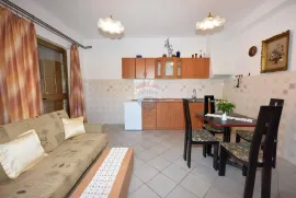 Funtana, apartmanska kuća na samo 100 metara od mora, Vrsar, Maison