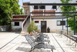 Otok Rab, Gonar, kuća 4 apartmana, 2 bazena, pogled, Rab, House