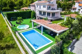 OPATIJA, POBRI- vila 697 m2 sa bazenom, teniskim terenom i okućnicom 1443, Opatija - Okolica, Famiglia