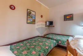 Prematura, kuća sa 7 apartmana i predivnom okućnicom, Medulin, Σπίτι