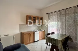 ZADAR, STANOVI - Prostrana kuća s 10 apartmana, Zadar, Kuća