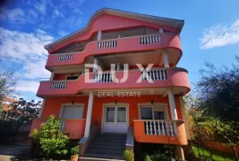 ZADAR, STANOVI - Prostrana kuća s 10 apartmana, Zadar, Famiglia