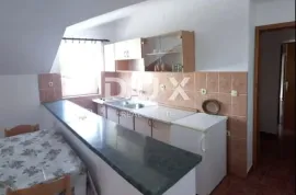 ZADAR, STANOVI - Prostrana kuća s 10 apartmana, Zadar, Kuća