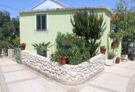 OTOK CRES, VALUN - KUĆA S 2 STANA, BLIZINA MORA, Cres, Haus