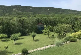 Roč - okolica , Prekrasna autohtona kuća na osami, Buzet, Дом