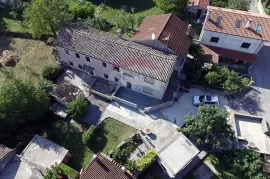 Opatija,Matulji,starina u Mučićima s dogradnjom,balkonom,starinskom šternom , vanjskim kaminom i vinotekom, Matulji, House