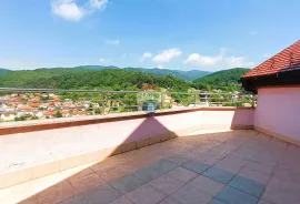 Zagreb, Gračani | Jedinstvena vila s panoramskim pogledom i vrtom, 2220 m2, Zagreb, Kuća