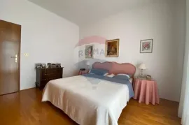 IKA - Obiteljska kuća 390m2, Opatija - Okolica, Casa