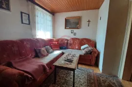 Skrad- kuća sa manjom okućnicom 70 m2, Skrad, Casa