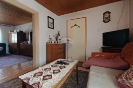 Skrad- kuća sa manjom okućnicom 70 m2, Skrad, Casa