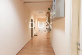 RIJEKA, MLAKA- poslovni prostor 64m2 za zakup/ najam- broj 9, Rijeka, Propriedade comercial