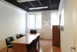 RIJEKA, MLAKA- poslovni prostor 64m2 za zakup/ najam- broj 9, Rijeka, Propriedade comercial