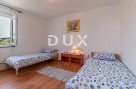 PULA, VALDEBEK - Apartmanska kuća na atraktivnoj lokaciji, Pula, Ev