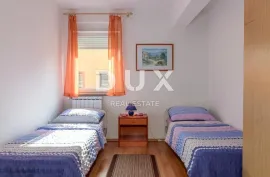 PULA, VALDEBEK - Apartmanska kuća na atraktivnoj lokaciji, Pula, Ev