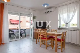 PULA, VALDEBEK - Apartmanska kuća na atraktivnoj lokaciji, Pula, Ev