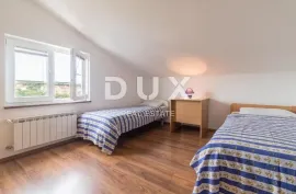 PULA, VALDEBEK - Apartmanska kuća na atraktivnoj lokaciji, Pula, Ev