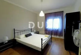 ZADAR, VIŠNJIK - Moderno uređena katnica s 2 stana, Zadar, Casa