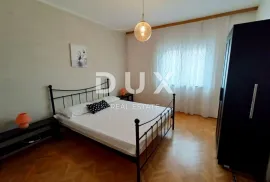 ZADAR, VIŠNJIK - Moderno uređena katnica s 2 stana, Zadar, Casa