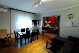 ZADAR, VIŠNJIK - Moderno uređena katnica s 2 stana, Zadar, Casa