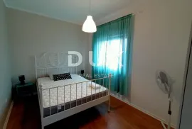 ZADAR, VIŠNJIK - Moderno uređena katnica s 2 stana, Zadar, Casa