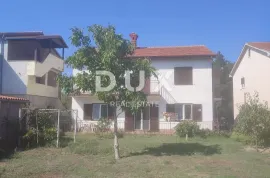 ISTRA, PULA Obiteljska kuća + građevinsko zemljište 434 m2!!!, Pula, House