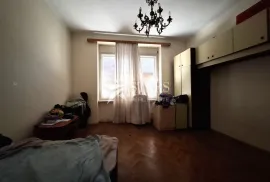 Rijeka, prostrani stan u centru, niži kat, lift, Rijeka, Appartment