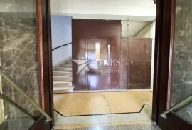 Rijeka, prostrani stan u centru, niži kat, lift, Rijeka, Appartment