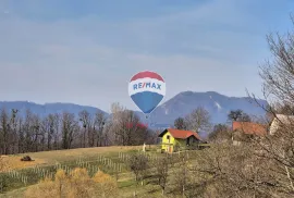 PREKRASNA KAMENO DRVENA KUĆA, Pregrada, Дом