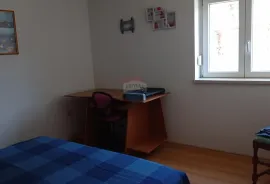 Jadranovo, samostojeća kuća sa tri apartmana, 185 m2, prodaje se, Crikvenica, Maison