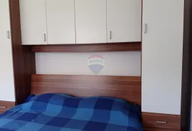 Jadranovo, samostojeća kuća sa tri apartmana, 185 m2, prodaje se, Crikvenica, Maison