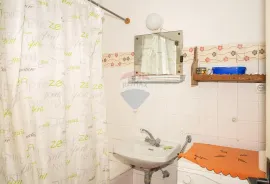 Otok Rab, autohtona kuća Banjol 120m2, divan pogled, Rab, Casa