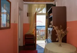 Otok Rab, autohtona kuća Banjol 120m2, divan pogled, Rab, Casa