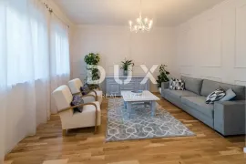 RIJEKA, CENTAR - Predivan stan s dizajnerskim štihom za najam, Rijeka, Appartment