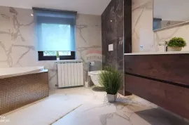 OPATIJA, IČIĆI, STAN 130m2, POGLED NA MORE, BAZEN, TAVERNA S ROŠTILJEM, PARKING, Opatija - Okolica, Apartamento