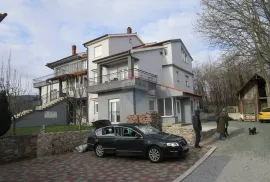 Matulji,Brešca-kuća s pet stanova u mirnom okruženju, Matulji, Casa