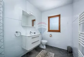 Pazin, okolica,  zanimljiva kuća na 11000 m2 okućnice, Pazin - Okolica, Haus