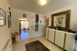 APARTMANSKA KUĆA 250 m OD PLAŽE, Medulin, Maison