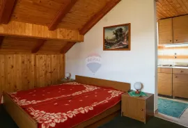 Otok Rab, ugostiteljski objekt 306m2 + apartmani na 2 etaže, 1. red do mora, Rab, Εμπορικά ακίνητα