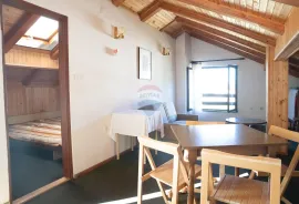 Otok Rab, ugostiteljski objekt 306m2 + apartmani na 2 etaže, 1. red do mora, Rab, Εμπορικά ακίνητα