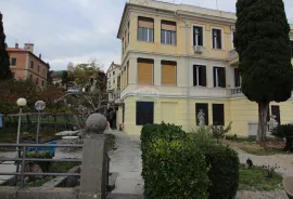 Opatija,Volosko,trosoban stan u austrugarskoj vili s pogledom na more, Opatija, Apartamento