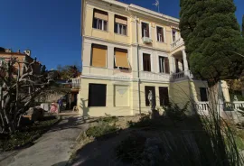 Opatija,Volosko,trosoban stan u austrugarskoj vili s pogledom na more, Opatija, Apartamento