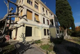 Opatija,Volosko,trosoban stan u austrugarskoj vili s pogledom na more, Opatija, Apartamento