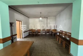 Đakovo, stambeno poslovna kuća NKP 337 m2 na zemljištu od 989 m2, Đakovo, House