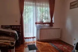 Zagreb, Remete, stan 120m2, 3SP + DB + vrt, Zagreb, Wohnung