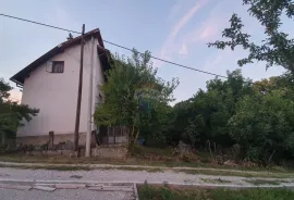 Zagreb, Gornje Vrapče, roh-bau kuća 450 m2 s velikom okućnicom, Zagreb, Haus