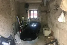 Otok Krk, Dobrinj, autohtona samostojeća kuća, 150 m2, s pogledom na more, Dobrinj, Haus